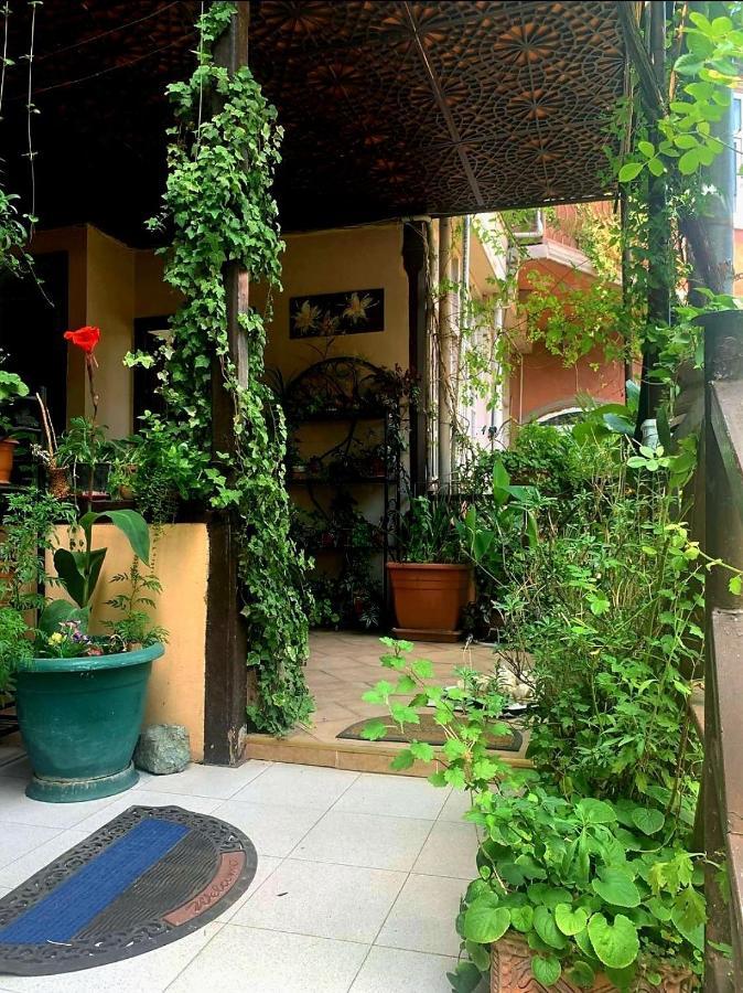 Polonia Tbilisi House Hotel Bagian luar foto